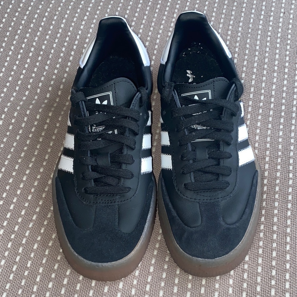 adidas Sambae sneaker ! Excellent condition!!!